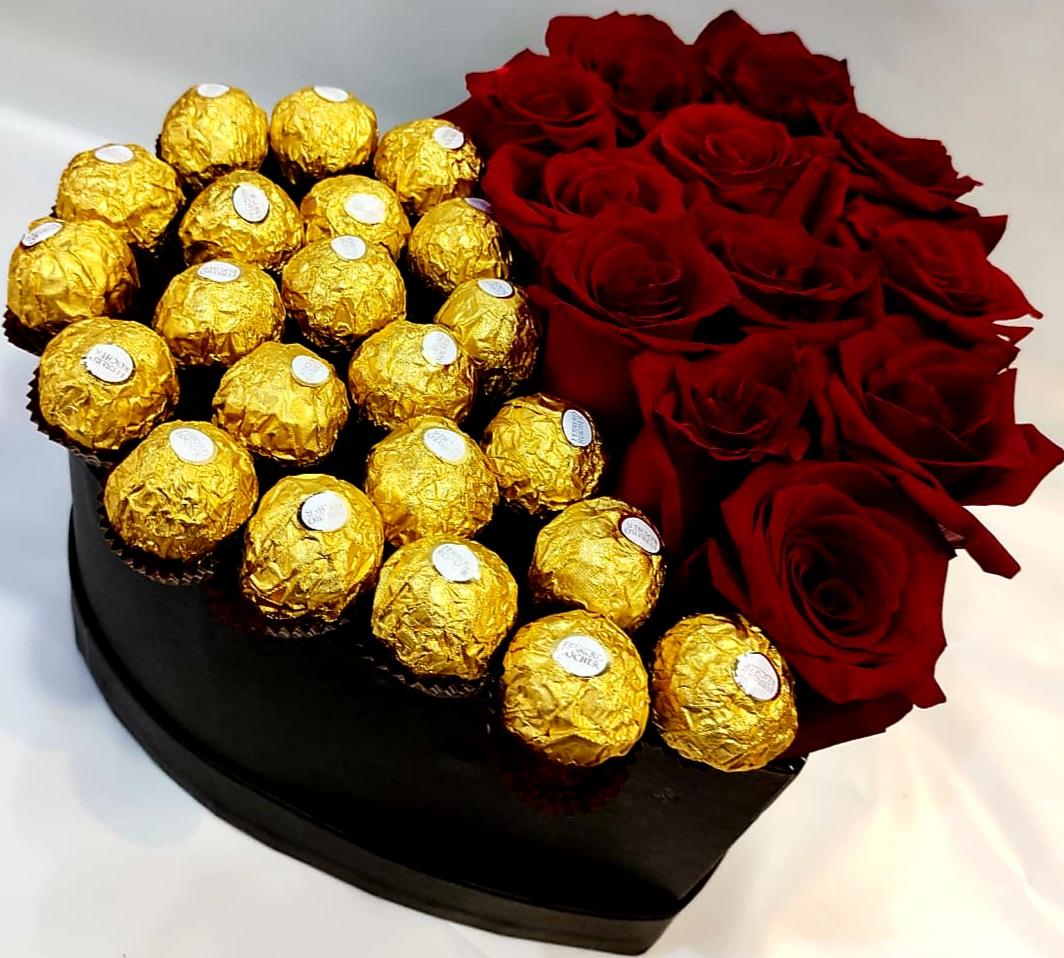 Foto de Corazon MIXTO de Rosas y Ferrero rocher 